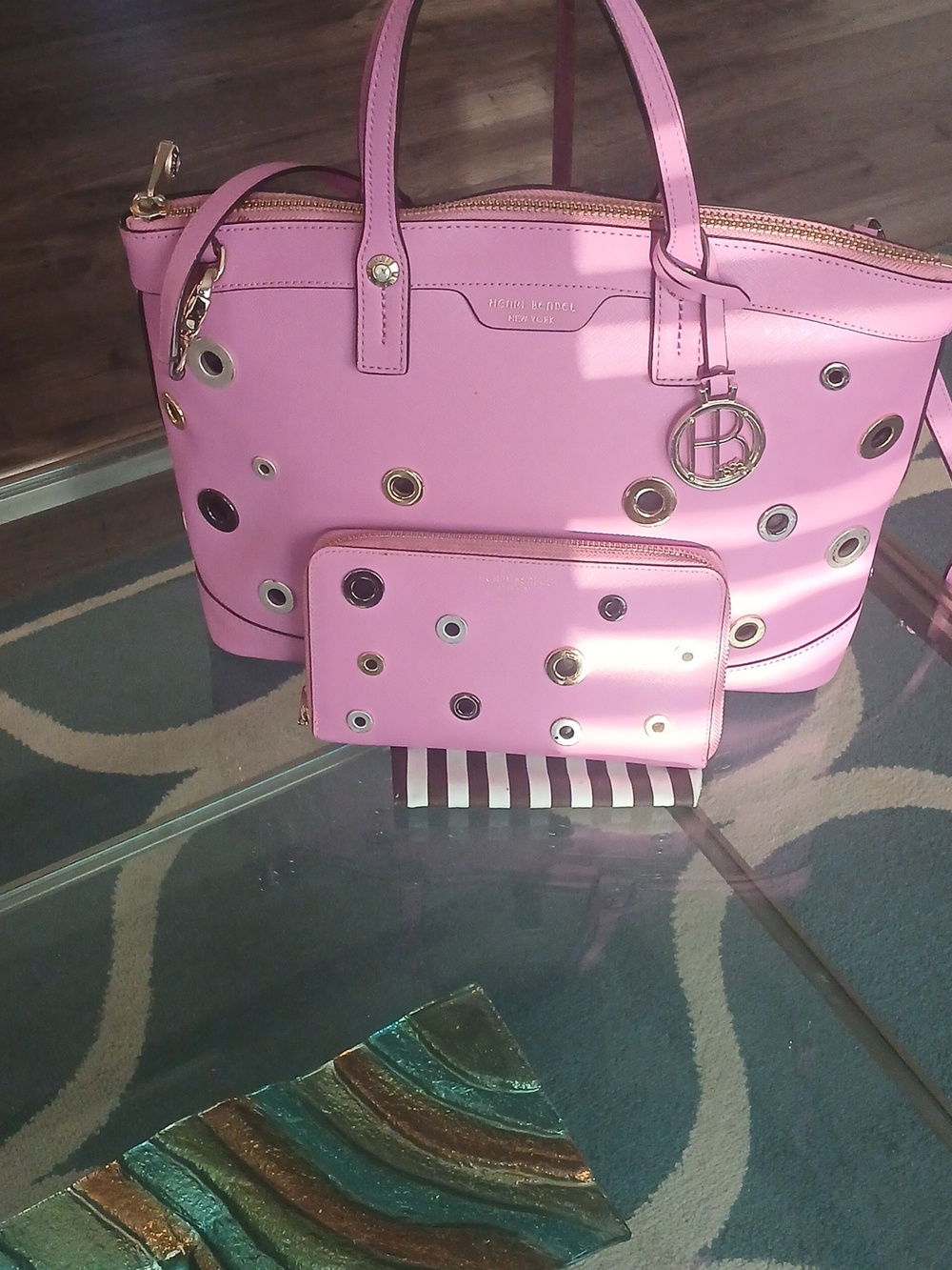 henri bendel pink grommet tote with matching wallet - Picture 6 of 16